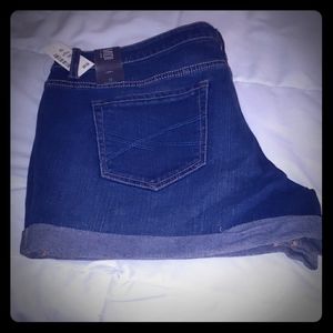 #NWT Aero- Midi shorts